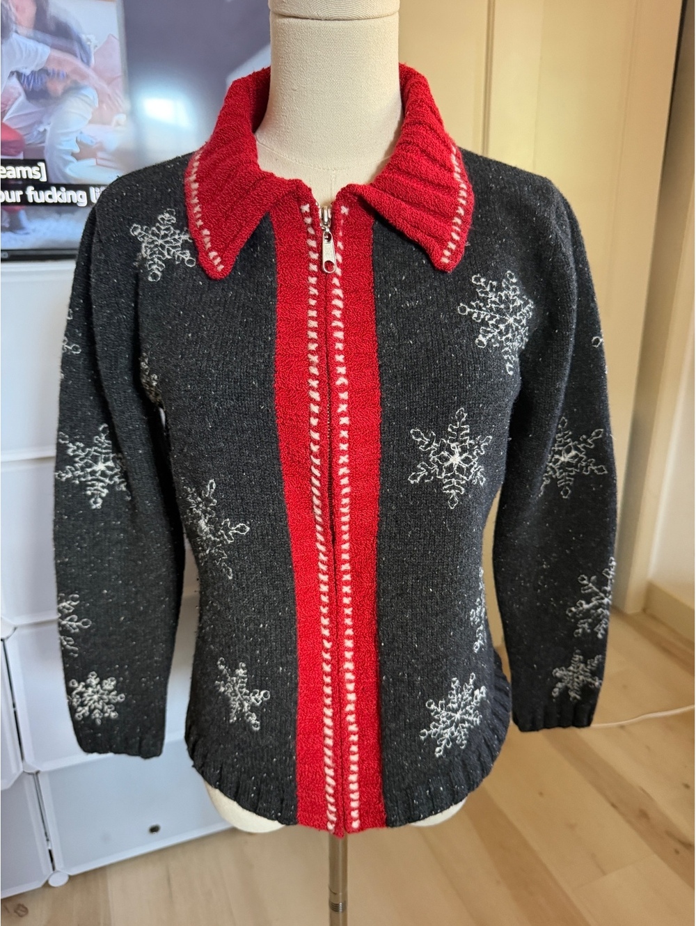 Casual Corner Women's Lambswool Blend Zip-Up Sweater with Snowflake Pattern